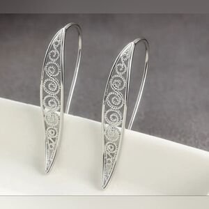 5/20 Elegant Silver Swirl Earrings